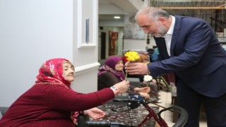 Başkan Sandıkçı: “Büyüklerimiz tecrübeleriyle hayatımıza önemli katkılar sunar”