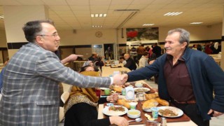 Başkan Savran, depremzedelerle iftar yaptı