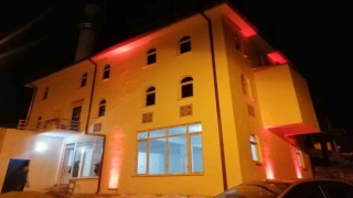 Başkan Suer, vatandaşların kendi imkanlarıyla yaptığı camide teravih namazı kıldı