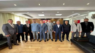 Başkan yardımcıları saldırıya uğrayan veterineri ziyaret etti
