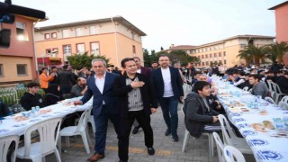 Başkan Yazıcı bin 250 öğrenci ile iftar yaptı