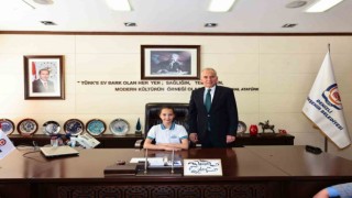 Başkan Zolan, koltuğunu 4. sınıf öğrencisine devretti