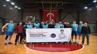 Basketbolculardan kansere pembe gözlük