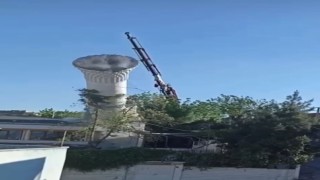 Batmanda hasar alan camiinin minaresi kontrollü olarak yıkıldı