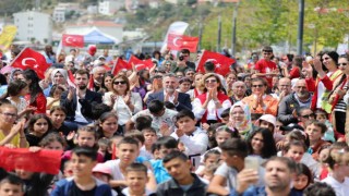 Bayraklı ve Selçukta 23 Nisanda çocuklar doyasıya eğlendi