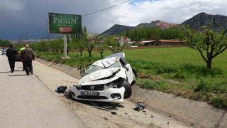 Bayramda Tokata gelen 4 kişilik aile trafik kazasında yaralandı