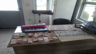 Bayramlık alır mısınız? pankartı ile çocukları dilendiriyorlar