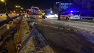 Bayrampaşada alkollü sürücü bariyere çarptı: 1 ağır yaralı
