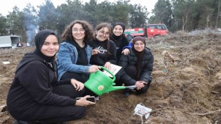 Bayrampaşada fidanlar deprem şehitleri için dikildi