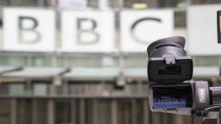 BBC Yönetim Kurulu Sharp görevinden istifa etti