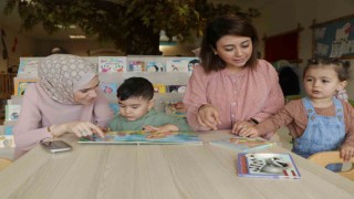 Bebekler bu kütüphanede hem gelişimlerini sağlıyor hem de sosyalleşiyor