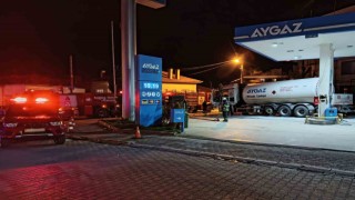 Benzin istasyonunda tanker alev aldı, faciadan dönüldü