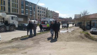 Beton mikseri otomobil ile çarpıştı