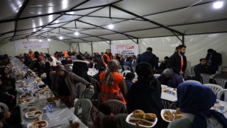 Beyazgül Bozovada vatandaşlarla iftar açtı