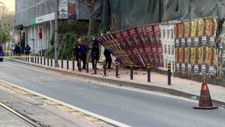 Beyoğlunda 5 katlı metruk binada kısmi çökme: Tramvay seferleri durduruldu