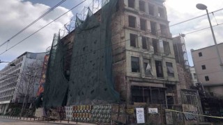 Beyoğlunda bir kısmı çöken 5 katlı metruk bina havadan görüntülendi