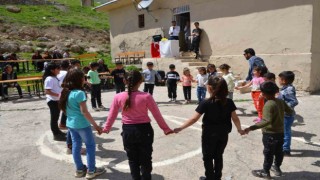 Beytüşşebapın dağ okullarında ata oyunlarıyla bahar şenlikleri düzenleniyor