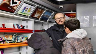 Bilecik dahil 10 şehre tahsis edilen Gezici Kütüphane Otobüsünün ilk durağı Elbistan oldu
