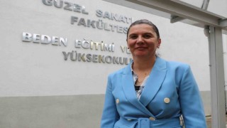 Bin kilometre uzaktan gelip depremzede çocukların yüzünü güldürdüler