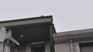 Bina çatısında endişe uyandıran tehlike giderildi