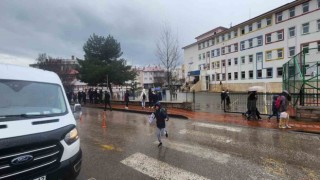 Bingöl merkezli deprem Elazığda da hissedildi, öğrenciler tahliye edildi