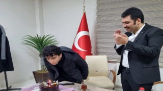 Bingölde misafir edilen depremzede gence doğum günü sürprizi