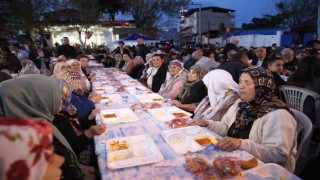 Binlerce Aydınlı Aydın Büyükşehir Belediyesinin iftar sofralarında buluşuyor