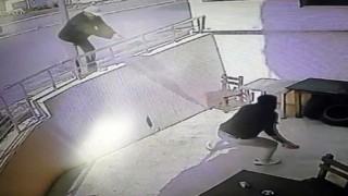 Birlikte yaşadığı kadının kocası tarafından öldürülen esnafın vurulma anı ortaya çıktı