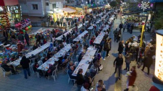 Bucada kentin kalbinde iftar sofraları kuruldu