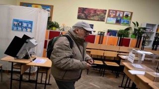 Bulgaristanda halk erken genel seçimler için sandık başında