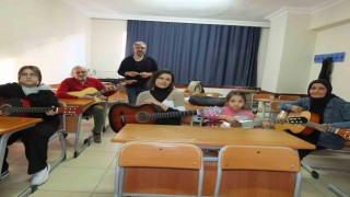 Burhaniyede gitar kursu başladı