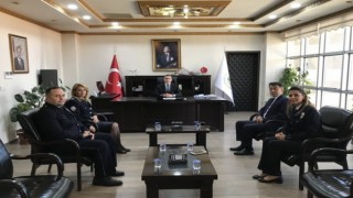 Burhaniyede Polisler Kaymakam Memişi ziyaret etti
