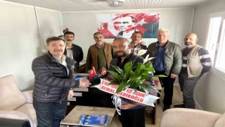 Burhaniyede Romanlar AK Partilileri çiçeklerle karşıladılar