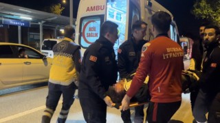 Bursada çekicinin paletlerine çarpan araç takla attı: 2 yaralı