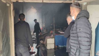 Büyük Rus Pazarındaki yangında onlarca dükkan zarar gördü