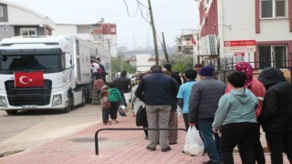 Büyükşehir mahallelere sıcak yemek ulaştırmaya devam ediyor