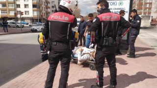 Caddede yürürken silahla vuruldu