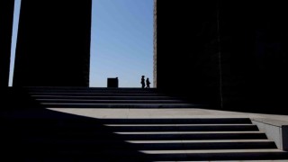 Çanakkale Kara Savaşlarının 108. yıl dönümü etkinlikleri Şehitler Abidesinde törenle başladı