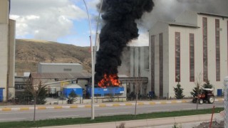 Çankırıda korkutan fabrika yangını: Siyah dumanlar gökyüzünü kapladı
