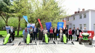 Çatakta çiftçilere hibe destekli makine ve ekipman dağıtıldı