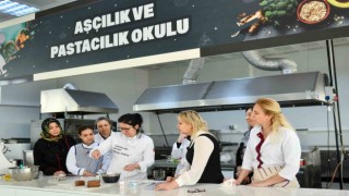 Çikolata yapımı kursunda eğitim alan vatandaşlar 3 ayın sonunda istihdam ediliyor