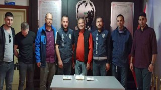 Çocuğunun eğitimi için biriktirdiği parasını polis teslim etti