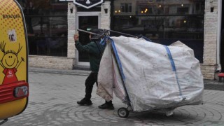 Çocuk bayramına rağmen onlar çalıştı