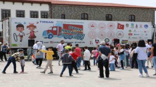 Çocuk Oyunları ve Spor Kulüpleri Federasyonu, çocuklara çifte bayram yaşattı