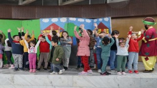 Çocuklar geleneksel Ramazan şenliğinde eğlendi