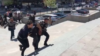 Çocuklara şeker dağıtan polisleri kurşunlayan zanlı adliyeye sevk edildi