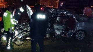 Çöp konteynırına çarpan otomobil takla attı: 1 ölü, 4 yaralı