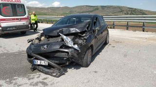 Çorumda otomobil bariyerlere çarptı: 1 yaralı
