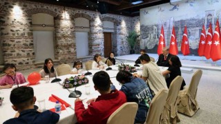 Cumhurbaşkanı Erdoğan Dolmabahçe Ofisinde depremzede çocukları kabul etti