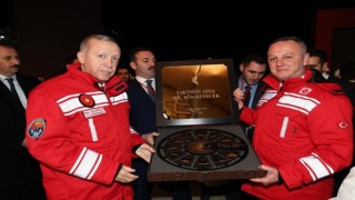 Cumhurbaşkanı Erdoğana Türkiye Yüzyılı saati hediyesi